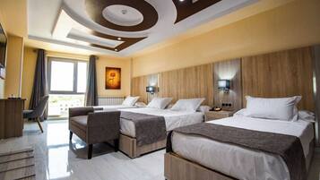 Executive Room | Desk, laptop workspace, free WiFi