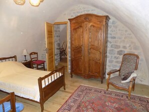 5 habitaciones, cuna de viaje y wifi gratis 
