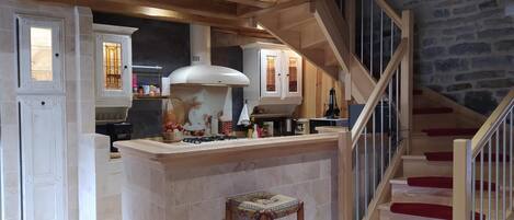 Kühlschrank, Mikrowelle, Ofen, Geschirrspüler