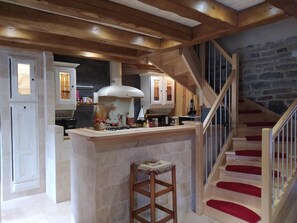 Kylskåp, mikrovågsugn, ugn och diskmaskin