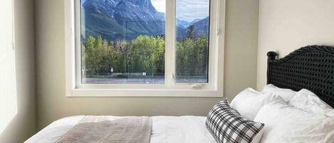 2 bedrooms, iron/ironing board, travel cot, free WiFi