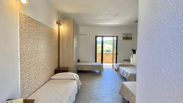 5 bedrooms, iron/ironing board, free WiFi