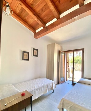 5 chambres, fer et planche à repasser, accès au Wi-Fi (inclus)