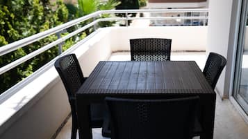 Suite Familiale, vue partielle sur la mer | 1 chambre, minibar, bureau, espace de travail pour ordinateur portable