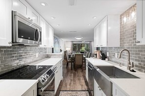 Microwave, stovetop, dishwasher - Private Beach Retreat in gated community: Shipyard Plantation, Hilton Head, SC (Hilton Head Island)