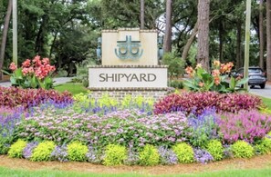Property grounds - Private Beach Retreat in gated community: Shipyard Plantation, Hilton Head, SC (Hilton Head Island)