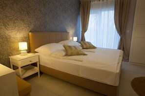 4 bedrooms, iron/ironing board, free WiFi, bed sheets - Beautiful villa AURORA with private pool, sauna and jacuzzi (Kras)