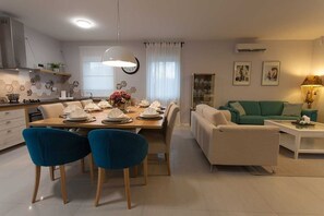 Dining - Beautiful villa AURORA with private pool, sauna and jacuzzi (Kras)