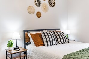 3 bedrooms, iron/ironing board, WiFi, bed sheets