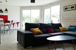 TV, books - Wooden house 2 kms from the beach of Brem Sur Mer - 6 pers (Brem-sur-Mer)