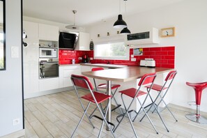 Fridge, microwave, oven, dishwasher