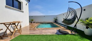 Pool - Villa Contemporaine Avec Piscine Pour 7 Personnes (Saint-Laurent-d'Aigouze)