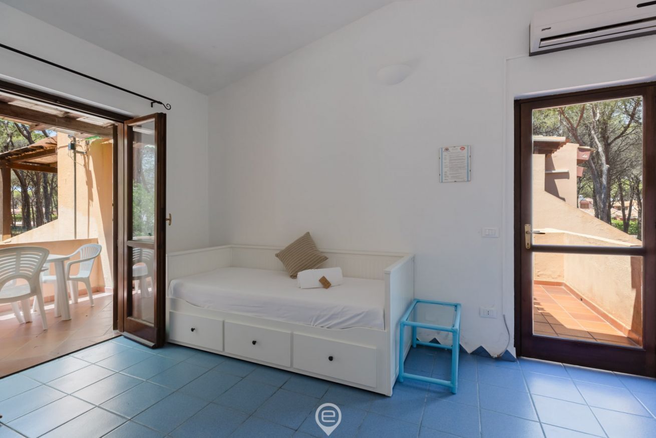1 bedroom, travel cot, WiFi, bed sheets