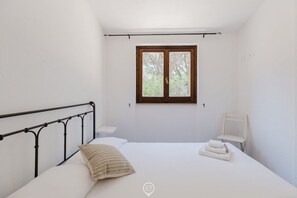 1 bedroom, travel crib, WiFi, bed sheets