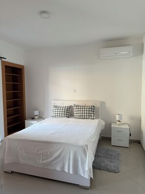 2 chambres, fer et planche à repasser, Wi-Fi, draps fournis