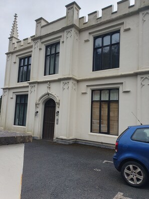 Exterior - Cozy apartment in Great Malvern 90 mins train-Oxford and 44 mins drive-Cotswolds (Great Malvern)