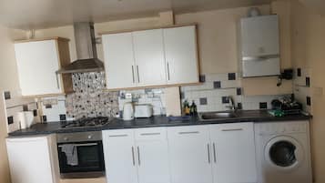 Fridge, oven, stovetop, electric kettle