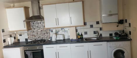 Fridge, oven, stovetop, electric kettle