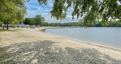 Cozy home in Noordscheschut with WiFi