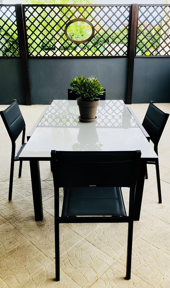 Outdoor dining