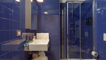 Bruser, hårtørrer, håndklæder