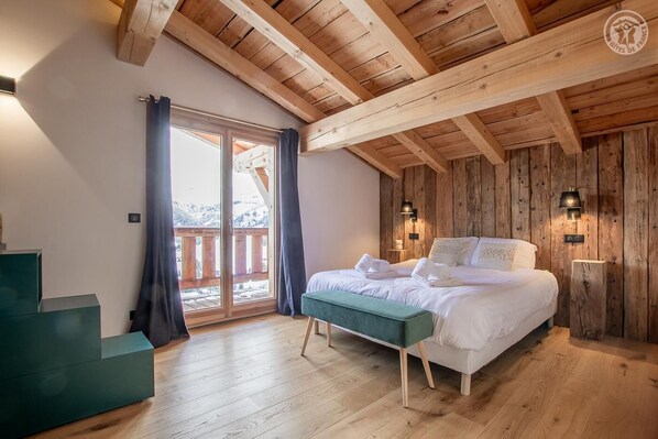 5 bedrooms, iron/ironing board, travel crib, free WiFi