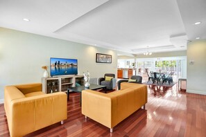 Interior - Best Area Spacious 4BR Heated Pool Mins To Beach (Hollywood)