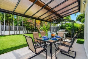 Outdoor dining - Best Area Spacious 4BR Heated Pool Mins To Beach (Hollywood)