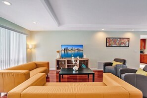 Smart TV - Best Area Spacious 4BR Heated Pool Mins To Beach (Hollywood)