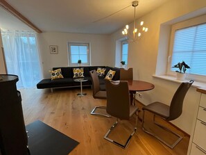 Televisión y chimenea 