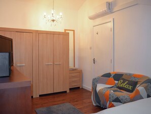 1 bedroom, free WiFi, bed sheets - 1 bedroom accommodation in Hassocks (Hassocks)