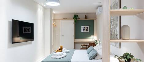 アイロン / アイロン台、WiFi (無料)、ベッドシーツ