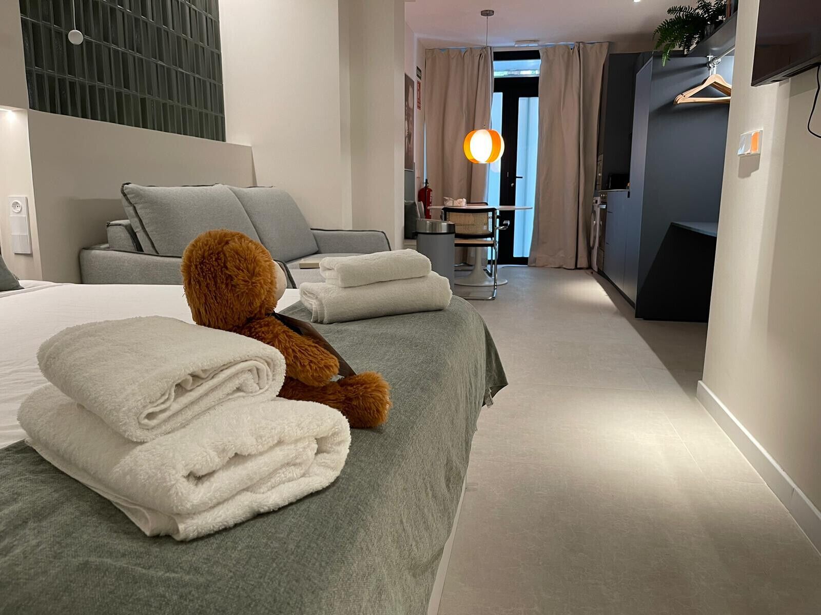 1 室のベッドルーム、アイロン / アイロン台、WiFi (無料)、ベッドシーツ