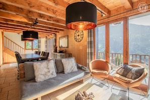 Een televisie en een dvd-speler