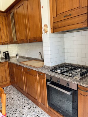 Mikroaaltouuni, uuni