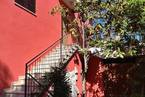 Exterior detail - N279 - Numana, large four-room apartment with terrace (Numana)