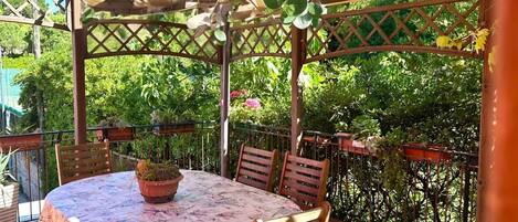 تناول الطعام بالخارج