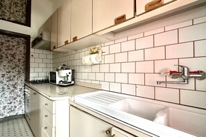 Fridge, oven - N279 - Numana, large four-room apartment with terrace (Numana)