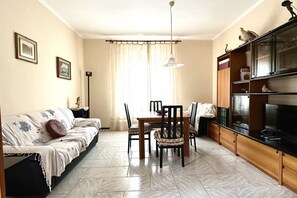 TV - N279 - Numana, large four-room apartment with terrace (Numana)