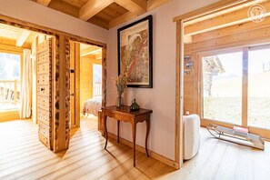 6 bedrooms, iron/ironing board, free WiFi, bed sheets