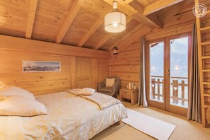 5 bedrooms, iron/ironing board, travel cot, free WiFi - Chalet Dobeliou - Queige (QUEIGE)