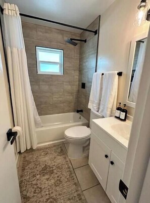 Towels, soap, toilet paper - Stonehaven Getaway

 (Tarpon Springs)