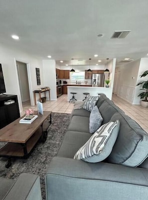 Living area - Stonehaven Getaway

 (Tarpon Springs)
