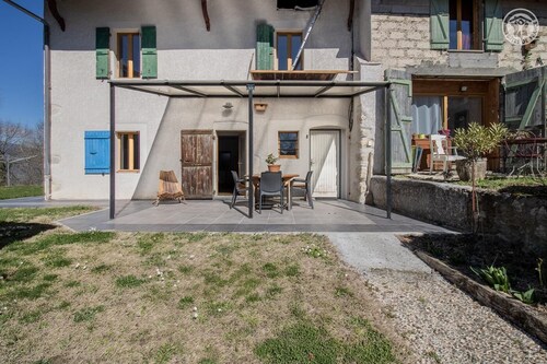 LA Maison Bleue - Serrieres EN Chautagne