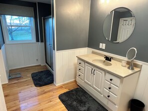 Handdukar, tvål och toalettpapper