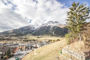 A mountainous landscape with a village and a prominent snow-capped peak in the background. - Chalet Faviere - VAL Cenis (VAL CENIS)