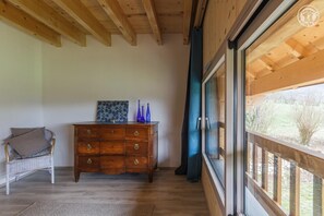 Interior - Au Cœur D'une Campagne Vallonnée, Entre Aix les Bains à 12 km et Annecy à 26 km, Situation Idéale po (SAINT OURS)