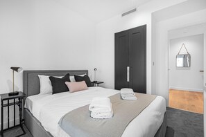 2 quartos, ferros/tábuas de passar roupa, Wi-Fi, roupa de cama