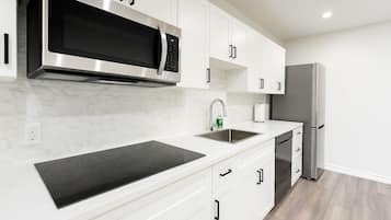 Fridge, microwave, stovetop, dishwasher