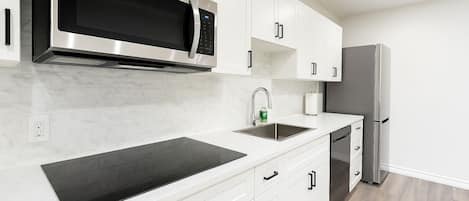 Fridge, microwave, stovetop, dishwasher